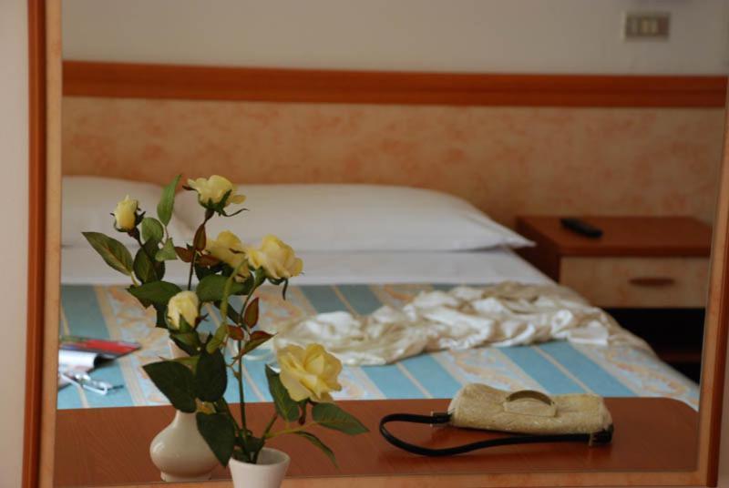 Hotel Serenella Vintage Rimini Luaran gambar