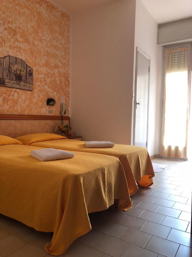 Hotel Serenella Vintage Rimini Luaran gambar